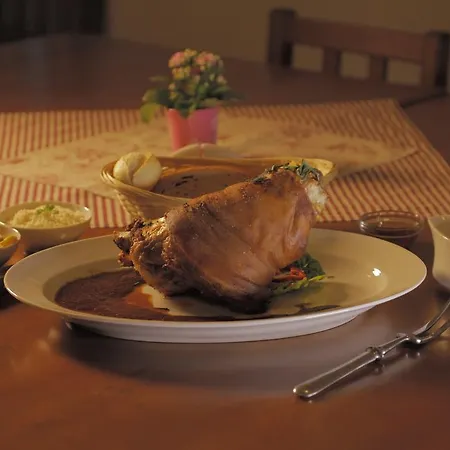 U Lipy Värdshus Bynovec